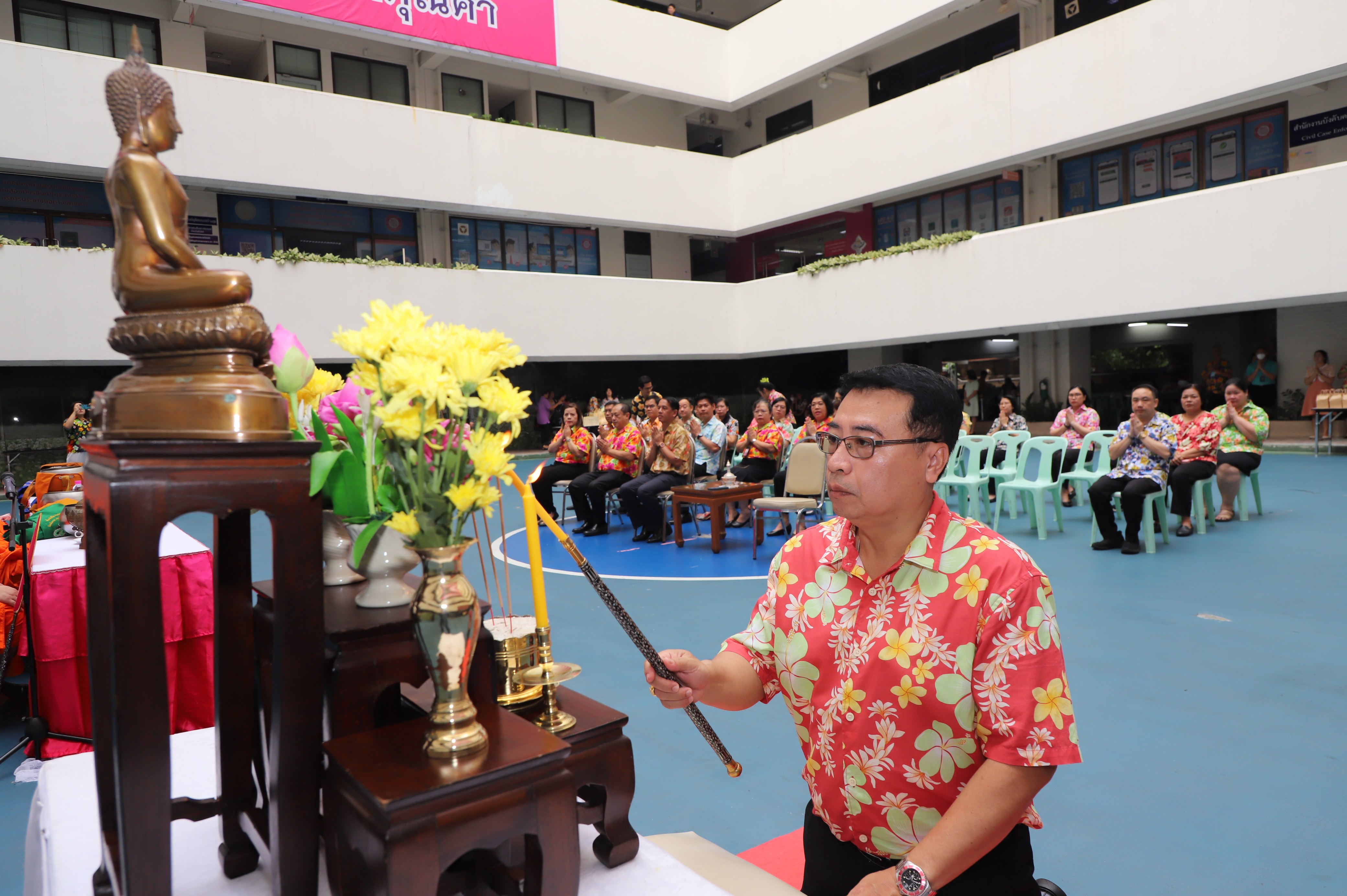 ﻿กรมบังคับคดี จัดกิจกรรมทำบุญตักบาตรประจำเดือนเมษายน 2568